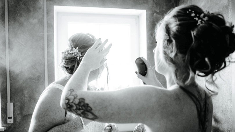 Getting Ready Black&White Haarspray Trauzeugin Braut