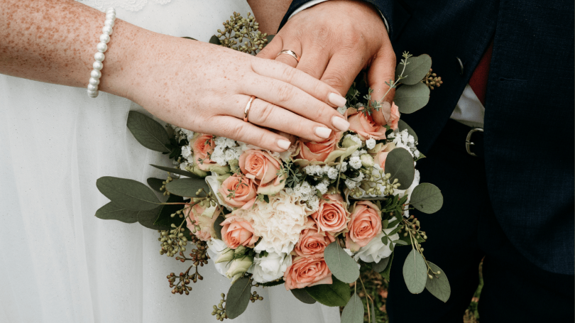 Hände Eheringe Brautstrauß Liebe Hochzeit